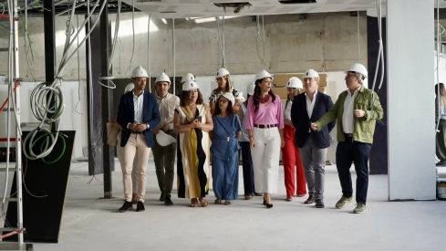 Obras, este viernes, en el interior de un ala del Palacio de Congresos habilitado para centro de salud provisional. / LP Obras, este viernes, en el interior de un ala del Palacio de Congresos habilitado para centro de salud provisional. / LP