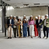 Obras, este viernes, en el interior de un ala del Palacio de Congresos habilitado para centro de salud provisional. / LP