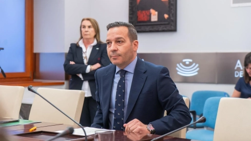 El vicepresidente autonómico y consejero de Desregulación, Servicios Sociales y Familia, Óscar Fernández Calle. / LP El vicepresidente autonómico y consejero de Desregulación, Servicios Sociales y Familia, Óscar Fernández Calle. / LP