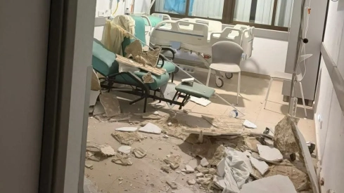Techo caído en el Hospital de Villanueva-Don Benito esta madrugada. / CEDIDA Techo caído en el Hospital de Villanueva-Don Benito esta madrugada. / CEDIDA