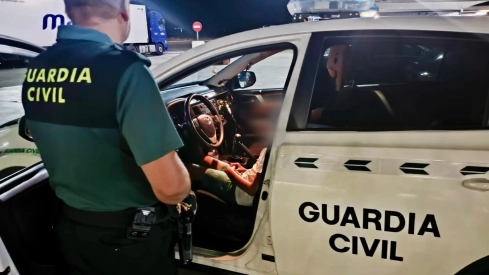 La Guardia Civil estableció un dispositivo que permitió localizarlo cerca de las 23:00 horas a la altura de Hervás. / GC