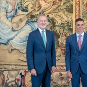 El Rey Felipe VI durante un despacho con el presidente del Gobierno, Pedro Sánchez, este mes de julio. / EP