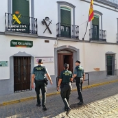 La Guardia Civil ha investigado a una trabajadora de asistencia a domicilio como presunta autora de tres delitos de hurto en Villagonzalo. / GC 