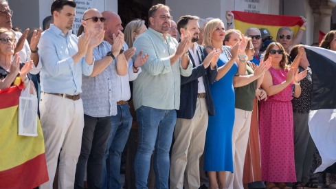Mérida celebró este miércoles una concentración a las puertas del ayuntamiento para expresar su apoyo y solidaridad con Ceuta. / CEDIDA