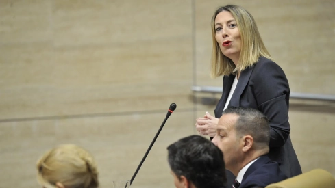 El primer punto del orden del día estará centrado en dos preguntas dirigidas a María Guardiola. / LP 