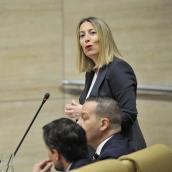 El primer punto del orden del día estará centrado en dos preguntas dirigidas a María Guardiola. / LP 