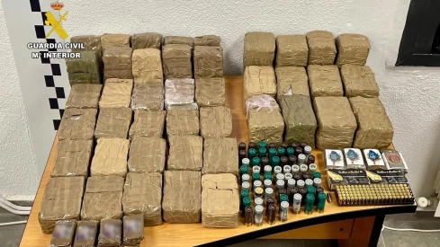 Alijo incautado en Navalmoral de la Mata: 27 kilogramos de hachís. / GC Alijo incautado en Navalmoral de la Mata: 27 kilogramos de hachís. / GC