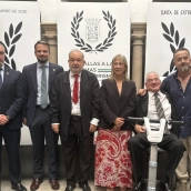 El vipresidente de la Junta, Abel Bautista, junto a los galardonados este viernes en Mérida. / LP El vipresidente de la Junta, Abel Bautista, junto a los galardonados este viernes en Mérida. / LP