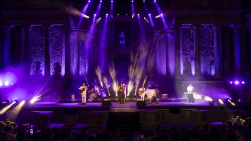 Antoñito Molina en el Teatro Romano de Mérida en el cierre del STONE & MUSIC Festival 2026. / LP