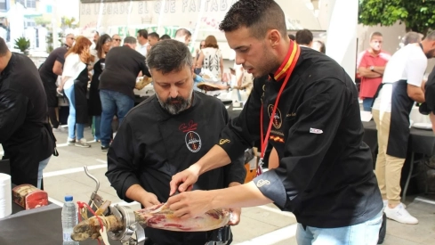 La III Feria del Jamón se celebra en Valverde de Leganés el día 8. / LP La III Feria del Jamón se celebra en Valverde de Leganés el día 8. / LP