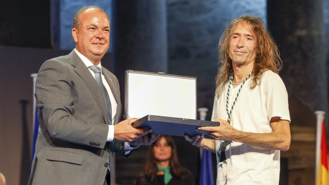 2014 Medallas Extremadura Robe 2014 Medallas Extremadura Robe