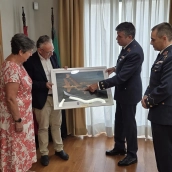 Relevo en el Ala 23: El coronel Fernández de Bobadilla y su sucesor, José Antonio Fernández Ferrándiz, junto a José Luis Quintanay Maribel Cortés. / LP Relevo en el Ala 23: El coronel Fernández de Bobadilla y su sucesor, José Antonio Fernández Ferrándiz, junto a José Luis Quintanay Maribel Cortés. / LP