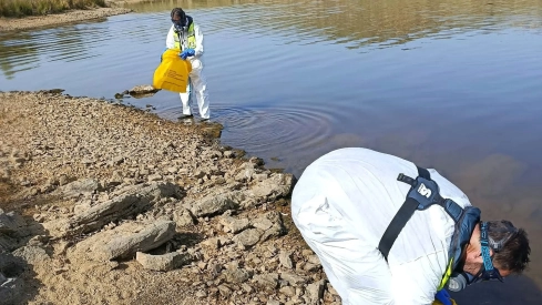La CHG ha dado por finalizados los trabajos de retirada de peces muertos detectados en el embalse de Los Molinos. / LP La CHG ha dado por finalizados los trabajos de retirada de peces muertos detectados en el embalse de Los Molinos. / LP