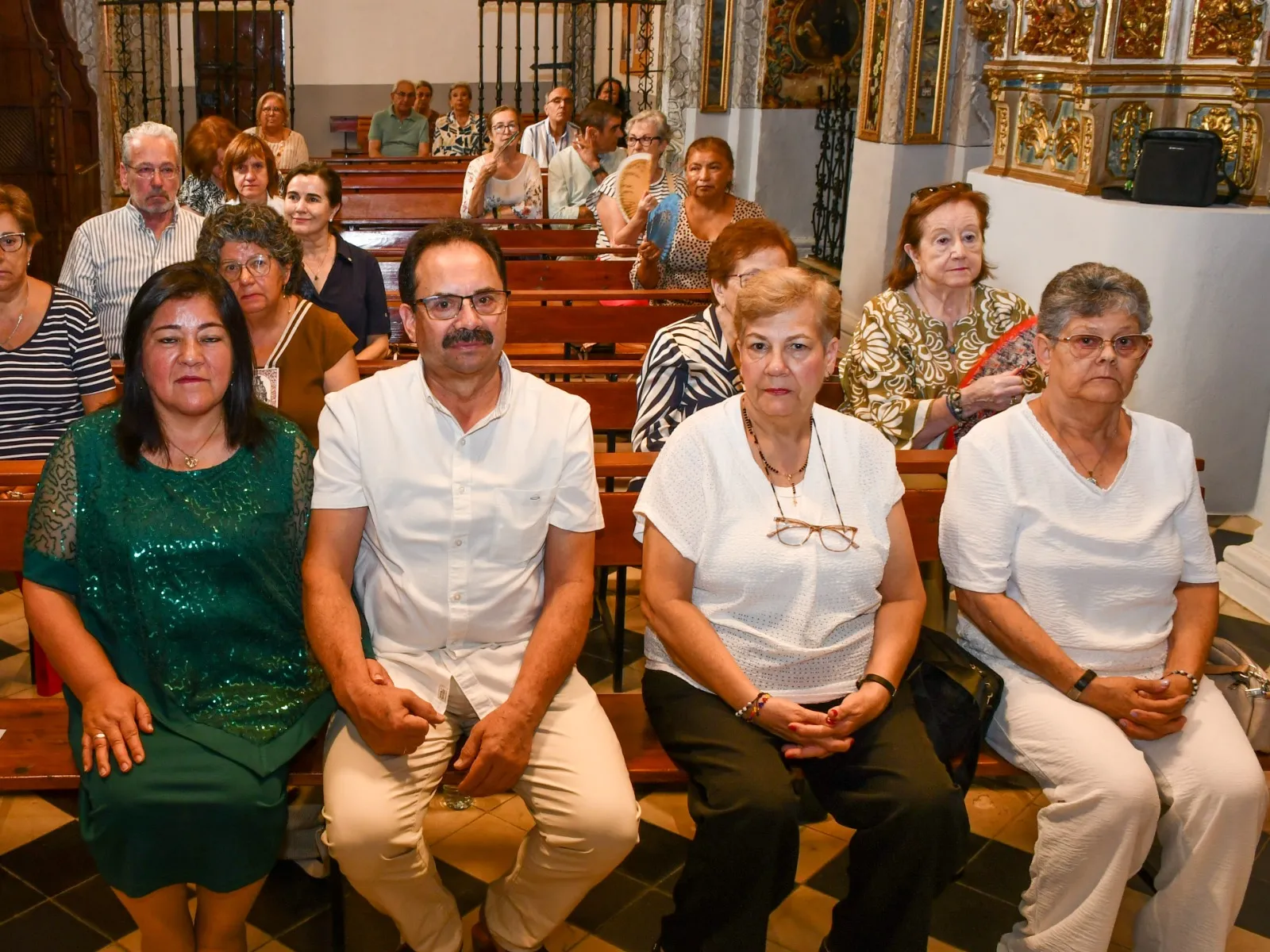 Una joven toma el hábito como carmelita descalza en Badajoz. / JM Ambrós