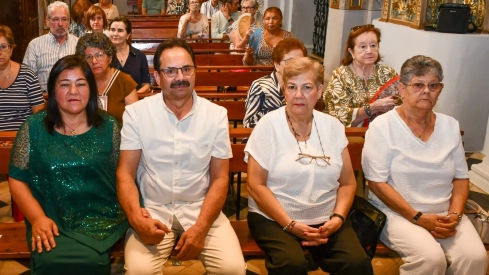 Una joven toma el hábito como carmelita descalza en Badajoz. / JM Ambrós