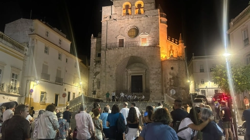 El recorrido comenzó en la Praça da República, donde se congregó un numeroso grupo de participantes. / AC El recorrido comenzó en la Praça da República, donde se congregó un numeroso grupo de participantes. / AC