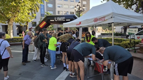 La campaña UMEdula 2026 de la Unidad Militar de Emergencias (UME), dirigida a concienciar sobre la donación de médula ósea, ha llegado este miércoles a Badajoz. / LP La campaña UMEdula 2026 de la Unidad Militar de Emergencias (UME), dirigida a concienciar sobre la donación de médula ósea, ha llegado este miércoles a Badajoz. / LP