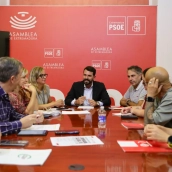 El secretario general del PSOE de Extremadura, Álvaro Sánchez Cotrina, se reunió este miércoles con representantes de CSIF, CCOO y UGT. / LP El secretario general del PSOE de Extremadura, Álvaro Sánchez Cotrina, se reunió este miércoles con representantes de CSIF, CCOO y UGT. / LP