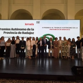 Foto de familia de la entrega de premios de ATA ayer en el Hospital Centro Vivo de Badajoz. / CEDIDA Foto de familia de la entrega de premios de ATA ayer en el Hospital Centro Vivo de Badajoz. / CEDIDA
