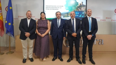 Acto celebrado este jueves en la Cámara de Comercio de Cáceres con la presentación del Informe de Digitalización de la Pyme Extremeña 2025. / LP Acto celebrado este jueves en la Cámara de Comercio de Cáceres con la presentación del Informe de Digitalización de la Pyme Extremeña 2025. / LP