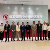 Guillermo Santamaría y la delegación extremeña en el Shanghai Hongqiao International Central Business District. / CEDIDA Guillermo Santamaría y la delegación extremeña en el Shanghai Hongqiao International Central Business District. / CEDIDA