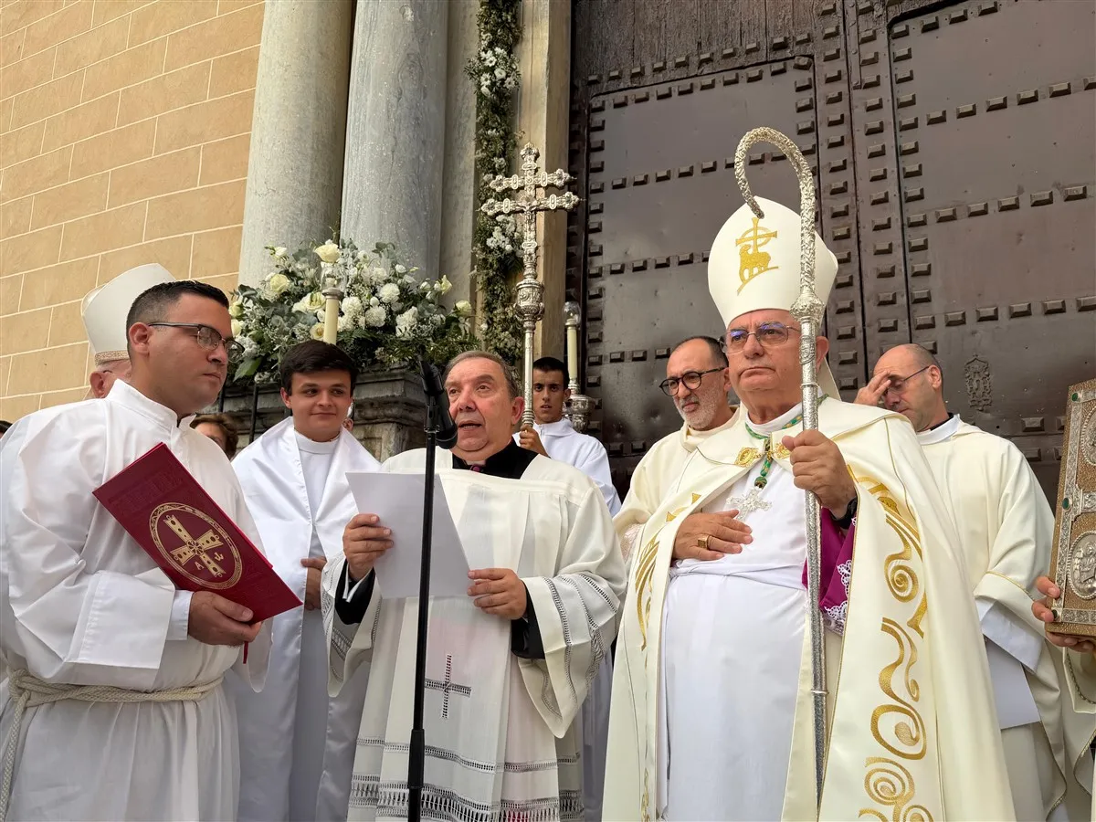 La Catedral de Badajoz abre su Puerta Santa.