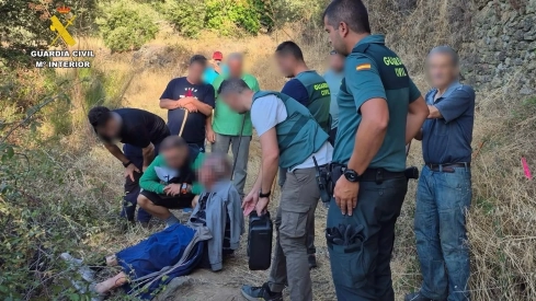 El hombre fue hallado en el interior del zarzal, donde había permanecido atrapado durante toda la noche. / GC El hombre fue hallado en el interior del zarzal, donde había permanecido atrapado durante toda la noche. / GC