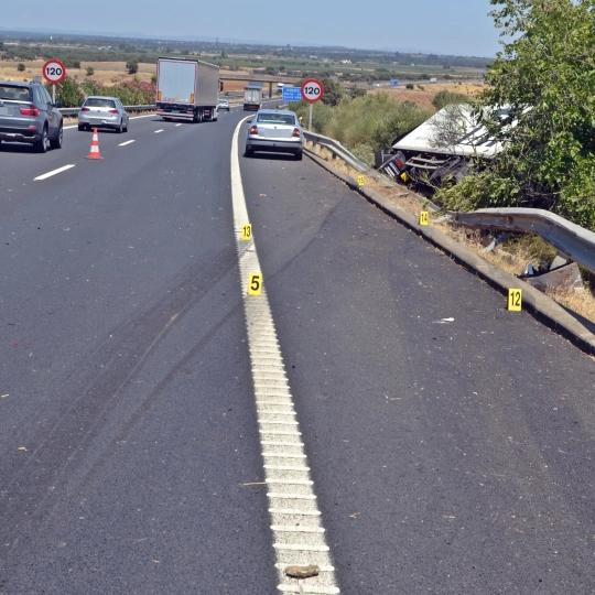 Uno de los accidentes se produjo a mediados de julio en la Autovía del Suroeste (A-5) donde falleció un operario de carreteras. / GC Uno de los accidentes se produjo a mediados de julio en la Autovía del Suroeste (A-5) donde falleció un operario de carreteras. / GC
