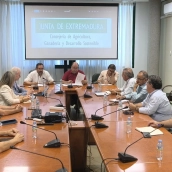 La Asociación de Comunidades de Regantes de Extremadura, Regantex, en su reunión con el consejero, Juan José García, en Mérida. / LP La Asociación de Comunidades de Regantes de Extremadura, Regantex, en su reunión con el consejero, Juan José García, en Mérida. / LP