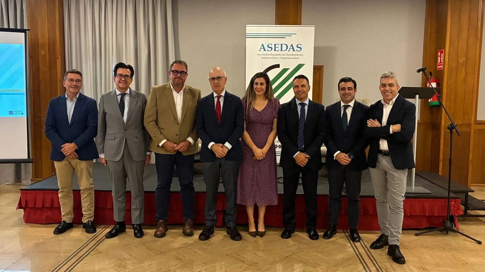 Ponentes y participantes en la presentación este martes en Mérida de 'El mapa de la distribución de alimentos en Extremadura'. / LP Ponentes y participantes en la presentación este martes en Mérida de 'El mapa de la distribución de alimentos en Extremadura'. / LP