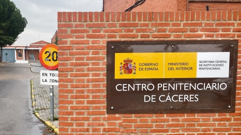 Entrada del Centro Penitenciario de Cáceres. / LP Entrada del Centro Penitenciario de Cáceres. / LP
