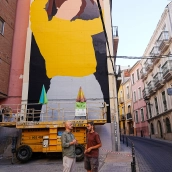 El mural podrá estar concluido a finales de esta semana en la fachada lateral de un edificio de la calle Parras junto al Gran Teatro. / LP El mural podrá estar concluido a finales de esta semana en la fachada lateral de un edificio de la calle Parras junto al Gran Teatro. / LP
