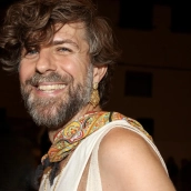 El actor cacereño Santi Senso llevará a Collado de la Vera el próximo 3 de octubre la Fiesta de la Horneá con El Barbas Hariná. / LP El actor cacereño Santi Senso llevará a Collado de la Vera el próximo 3 de octubre la Fiesta de la Horneá con El Barbas Hariná. / LP