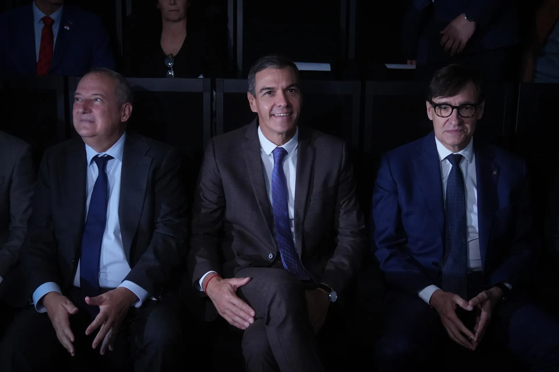 Pedro Sánchez junto al presidente de la Generalitat, Salvador Illa, y el alcalde de Barcelona, Jaume Collboni. / EP Pedro Sánchez junto al presidente de la Generalitat, Salvador Illa, y el alcalde de Barcelona, Jaume Collboni. / EP