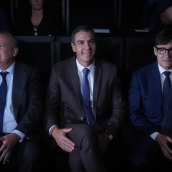 Pedro Sánchez junto al presidente de la Generalitat, Salvador Illa, y el alcalde de Barcelona, Jaume Collboni. / EP Pedro Sánchez junto al presidente de la Generalitat, Salvador Illa, y el alcalde de Barcelona, Jaume Collboni. / EP