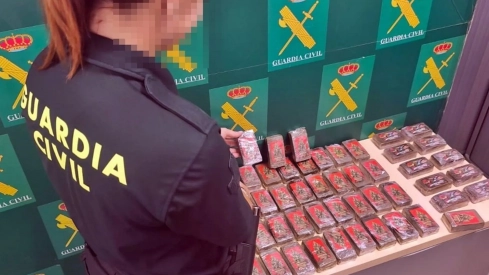 La Guardia Civil detuvo a seis personas el pasado fin de semana en cinco actuaciones distintas y no relacionadas entre sí por tráfico de drogas. / LP 