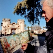 El artista José Manuel Gamero Gil presenta en Badajoz una exposición con unas 36 ilustraciones centradas en la capital pacense.