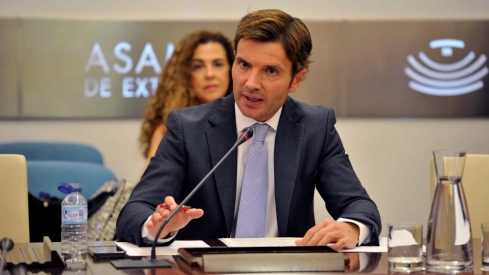 El secretario general de Educación, José Pedro Catalán, en la Comisión de Educación de la Asamblea. / LP El secretario general de Educación, José Pedro Catalán, en la Comisión de Educación de la Asamblea. / LP