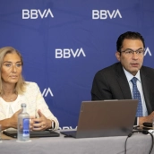 La directora regional sur de BBVA España, Asunción Álvarez Puerta, y el economista jefe de BBVA Research, Miguel Cardoso. / LP La directora regional sur de BBVA España, Asunción Álvarez Puerta, y el economista jefe de BBVA Research, Miguel Cardoso. / LP
