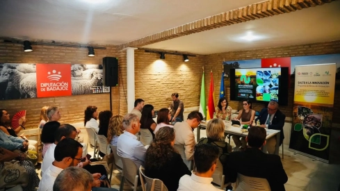 La Diputación de Badajoz ha presentado este viernes en la Feria Internacional Ganadera de Zafra el programa Salto a la Innovación. / LP La Diputación de Badajoz ha presentado este viernes en la Feria Internacional Ganadera de Zafra el programa Salto a la Innovación. / LP