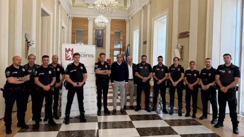 La Policía Local de Cáceres ha incorporado a seis agentes en prácticas y ha alcanzado así los 155 efectivos. / LP La Policía Local de Cáceres ha incorporado a seis agentes en prácticas y ha alcanzado así los 155 efectivos. / LP
