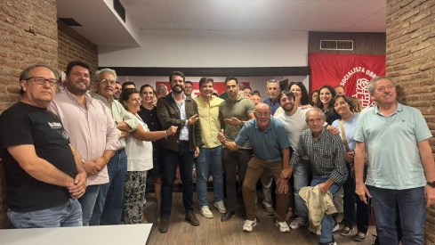 La asamblea local eligió por unanimidad al candidato socialista, de 25 años, para las elecciones municipales de mayo de 2027. / LP La asamblea local eligió por unanimidad al candidato socialista, de 25 años, para las elecciones municipales de mayo de 2027. / LP