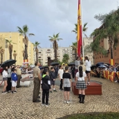 Unos 430 escolares de nueve centros de Badajoz participaron este martes en un izado solemne de bandera celebrado con motivo de la próxima Fiesta Nacional del 12 de octubre. / LP Unos 430 escolares de nueve centros de Badajoz participaron este martes en un izado solemne de bandera celebrado con motivo de la próxima Fiesta Nacional del 12 de octubre. / LP