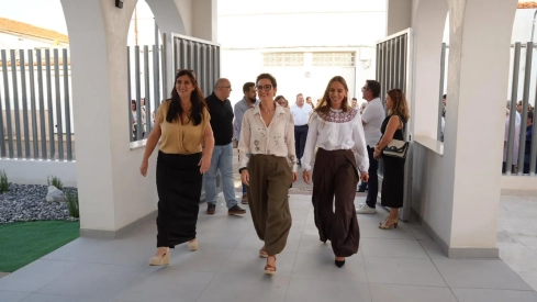 La presidenta de la Diputación de Badajoz, Raquel del Puerto, ha visitado este martes el renovado Hogar de Mayores de La Garrovilla. / LP La presidenta de la Diputación de Badajoz, Raquel del Puerto, ha visitado este martes el renovado Hogar de Mayores de La Garrovilla. / LP
