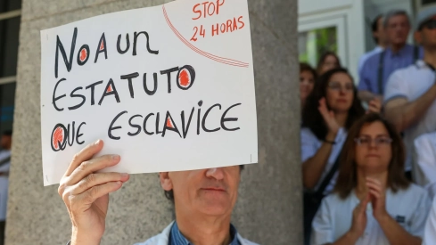 La Unión Médica y Facultativa (UMYF) ha anunciado este miércoles el aplazamiento de la huelga indefinida convocada contra el Estatuto Marco. / EP La Unión Médica y Facultativa (UMYF) ha anunciado este miércoles el aplazamiento de la huelga indefinida convocada contra el Estatuto Marco. / EP