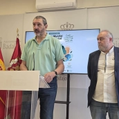 El concejal del IMSS, Juancho Pérez y el jefe de sección del programa de atención a mayores y familias, José María Morales. / LP El concejal del IMSS, Juancho Pérez y el jefe de sección del programa de atención a mayores y familias, José María Morales. / LP