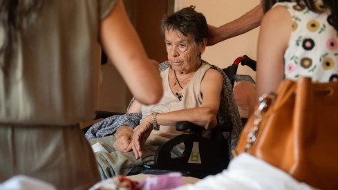 Maricarmen Abascal, el día del deshaucio de su casa en la calle Sainz de Baranda de Madrid. / EP Maricarmen Abascal, el día del deshaucio de su casa en la calle Sainz de Baranda de Madrid. / EP