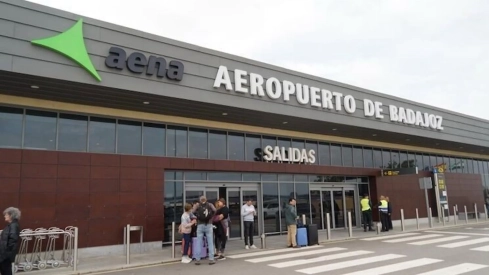 El aeropuerto de Badajoz registró en septiembre 11.046 pasajeros, su cifra mensual más alta hasta la fecha. / LP El aeropuerto de Badajoz registró en septiembre 11.046 pasajeros, su cifra mensual más alta hasta la fecha. / LP