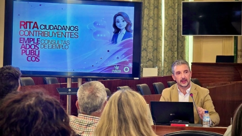 Inmaculada López y Juan M. del Río han expuesto las principales funcionalidades de los recursos institucionales disponibles. / LP Inmaculada López y Juan M. del Río han expuesto las principales funcionalidades de los recursos institucionales disponibles. / LP