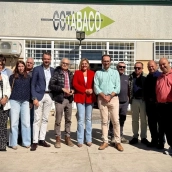 La presidenta del Partido Popular de la provincia de Cáceres, Elena Manzano, se reunió recientemente en Talayuela con representantes de los agricultores y de las cooperativas tabaqueras. / LP La presidenta del Partido Popular de la provincia de Cáceres, Elena Manzano, se reunió recientemente en Talayuela con representantes de los agricultores y de las cooperativas tabaqueras. / LP